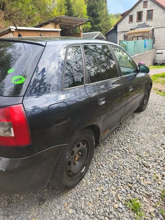 Gebraucht Audi A3 Ambiente 131 PS (96 kW) 2001 Schwarz Kleinwagen