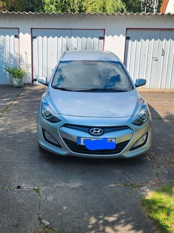 Silber Gebraucht 2013 Hyundai i30 Trend Kombi | 6.890 € (Fairer Preis) - Bild 1/4