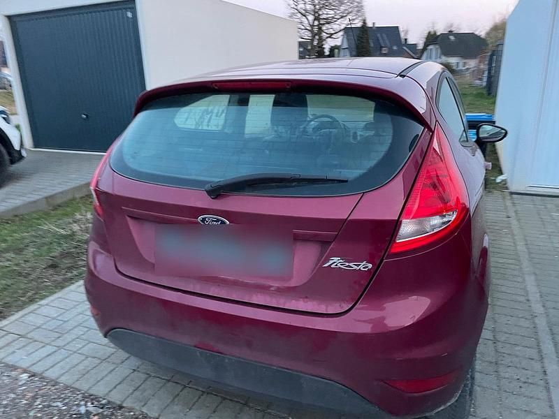 Gebraucht Ford Fiesta 60 PS (44 kW) 2009 Rot Kleinwagen