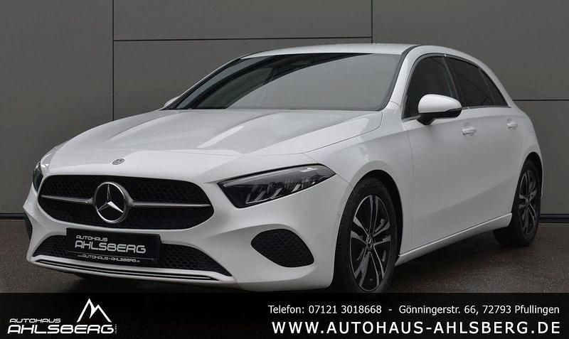 Polarweiss unilack Gebraucht 2023 Mercedes A200 Limousine | 27.300 € (Fairer Preis) - Bild 1/4