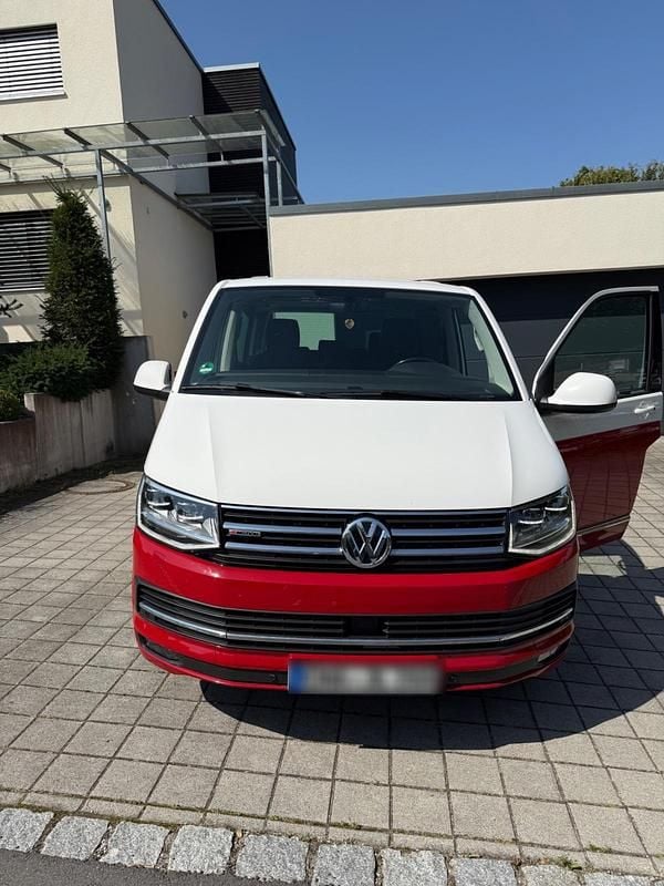 Rot Gebraucht 2016 VW Multivan Generation Six Van / Kleinbus | 30.750 € (Guter Preis) - Bild 1/4