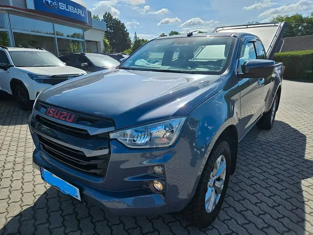 Gebraucht Isuzu D-Max 163 PS (119 kW) 2024 Grau SUV