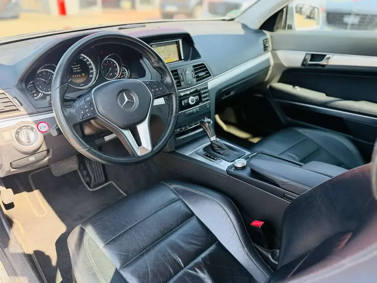 Gebraucht Mercedes E300 Elegance 252 PS (185 kW) 2011 Palladiumsilber  metalliclack Coupé