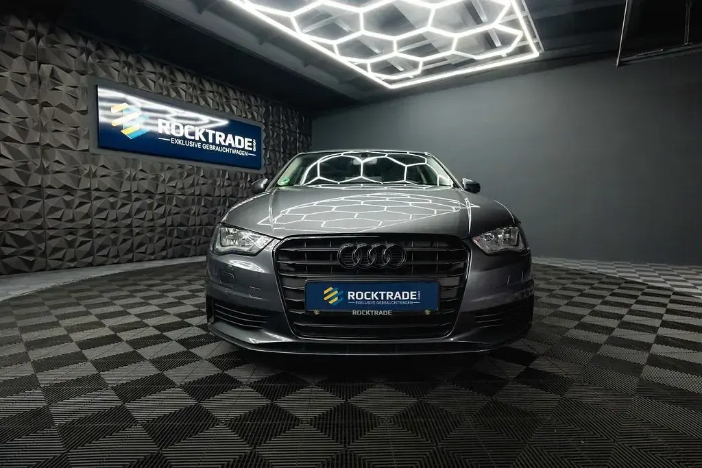 Gebraucht Audi A3 Sport 150 PS (110 kW) 2015 Daytonagrau Limousine