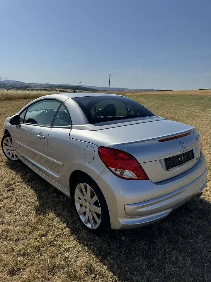 Gebraucht Peugeot 207 CC 156 PS (114 kW) 2013 Silber Cabrio