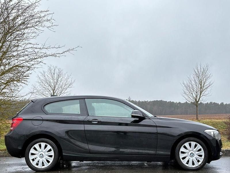Gebraucht BMW 114 102 PS (75 kW) 2013 Schwarz Kleinwagen
