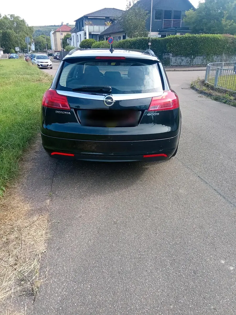 Gebraucht Opel Insignia 130 PS (95 kW) 2010 Schwarz Kombi