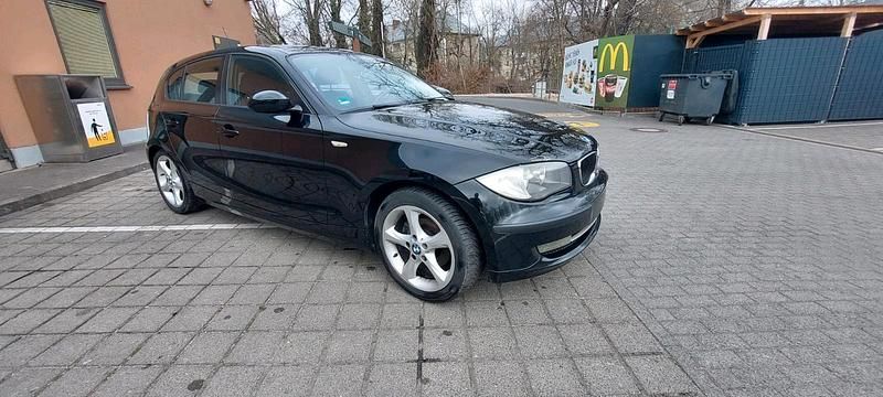Gebraucht BMW 118 142 PS (104 kW) 2009 Schwarz Kleinwagen
