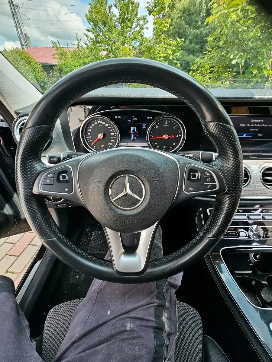 Gebraucht Mercedes E220 194 PS (142 kW) 2018 Schwarz Kombi