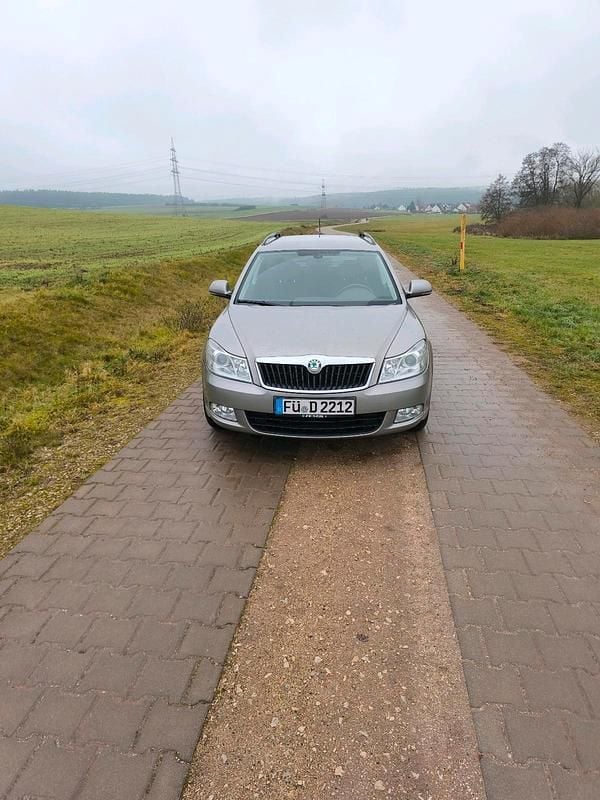 Beige Gebraucht 2013 Skoda Octavia Kombi | 4.750 € (Superpreis) - Bild 1/4