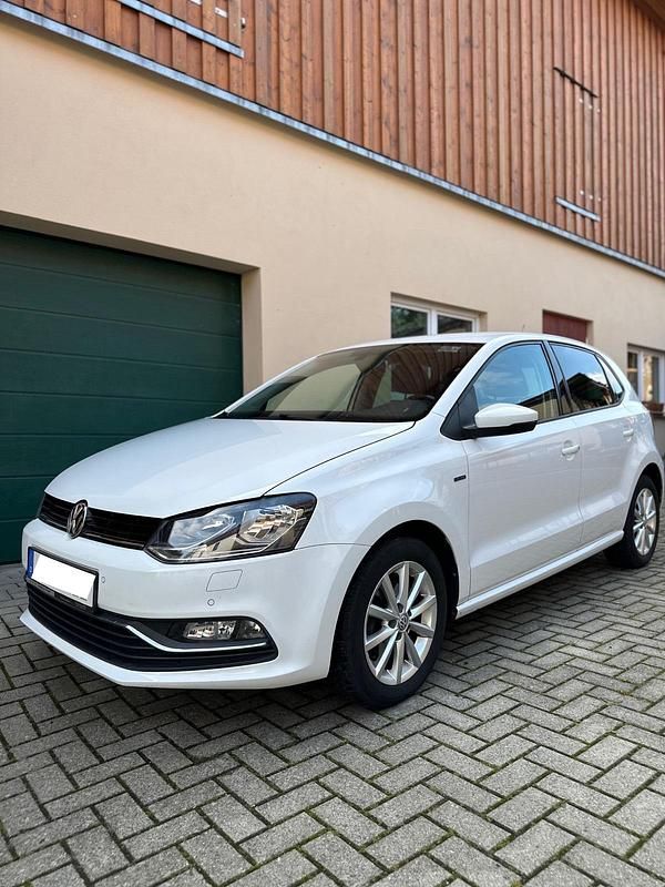 Weiß Gebraucht 2015 VW Polo LOUNGE Kleinwagen | 6.900 € (Guter Preis) - Bild 1/4