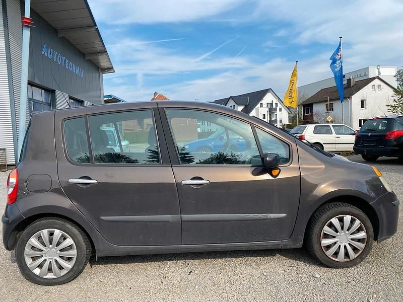 Usado Renault Modus 75 HP (55 kW) 2005 Andere farben Monovolume