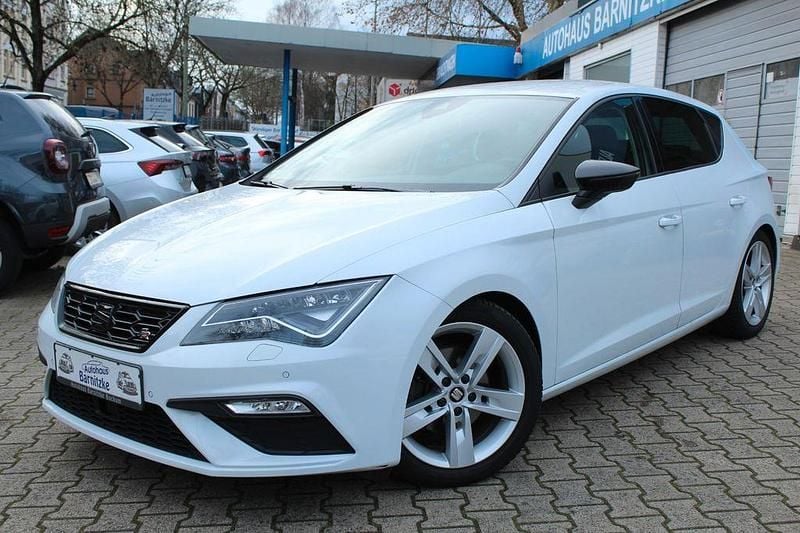 Weiß Gebraucht 2018 Seat Leon Beats Limousine | 13.990 € (Fairer Preis) - Bild 1/4