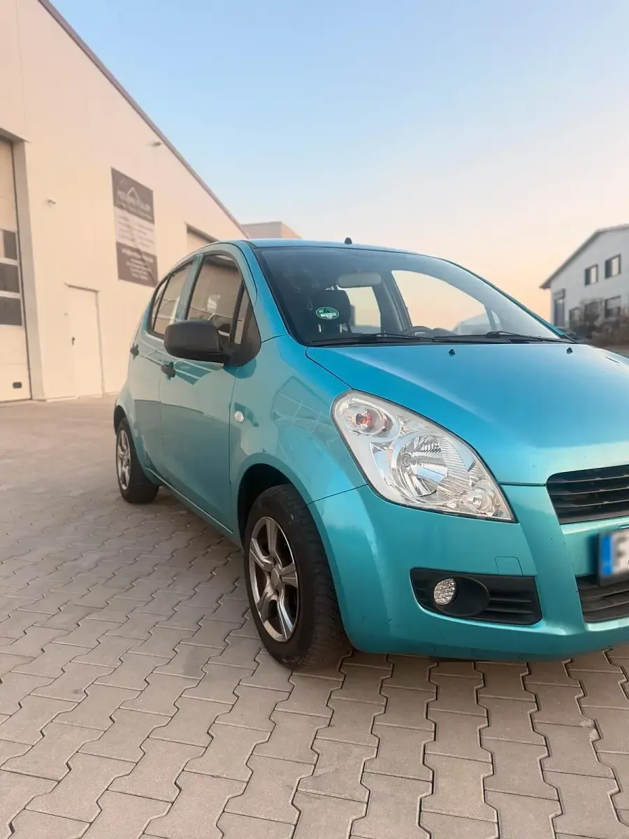 Gebraucht Suzuki Splash 65 PS (47 kW) 2009 Blau Kleinwagen