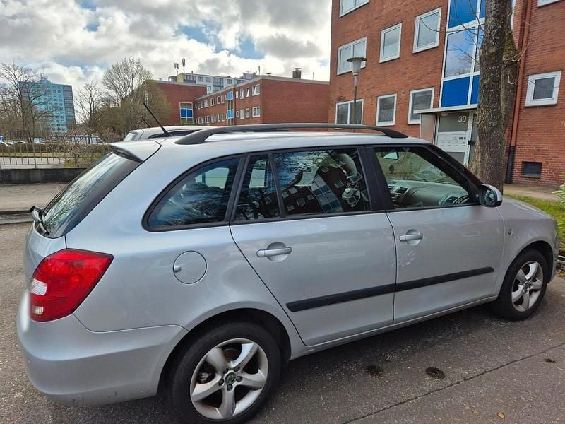 Gebraucht Skoda Fabia 105 PS (77 kW) 2011 Silber Kombi