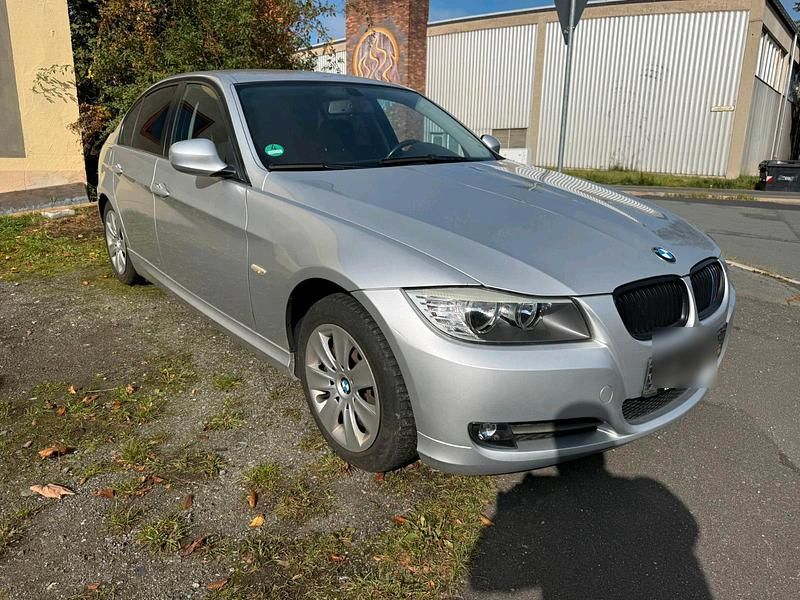 Grau Gebraucht 2009 BMW 320 Limousine | 3.300 € (Superpreis) - Bild 1/4