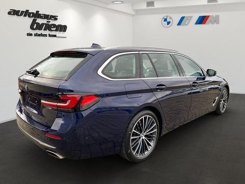 Gebraucht BMW 530 286 PS (210 kW) 2023 Blau Kombi