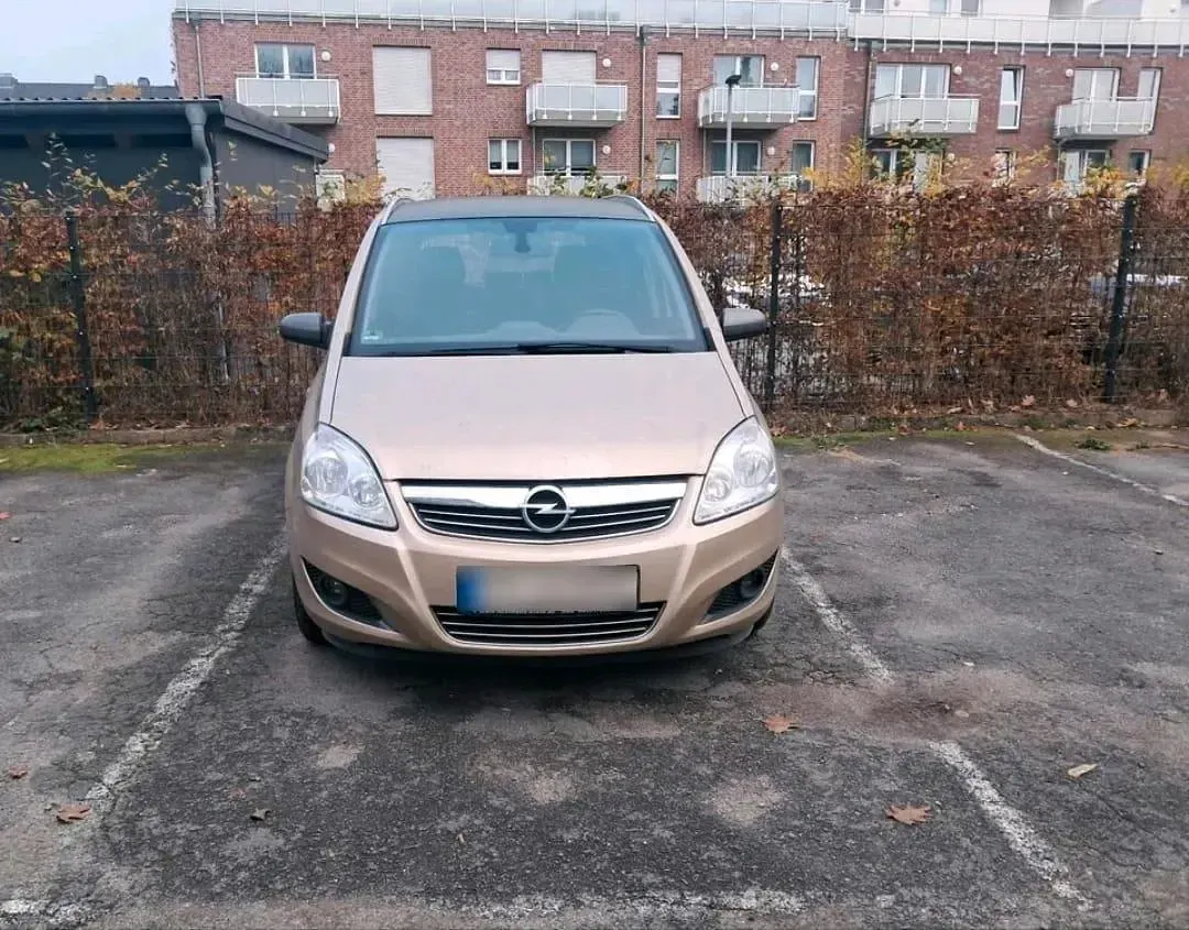 Gebraucht Opel Zafira 116 PS (85 kW) 2009 Gold Van / Kleinbus