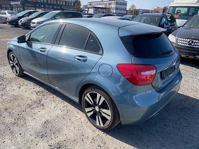 Gebraucht Mercedes A220 177 PS (130 kW) 2015 Blau Limousine