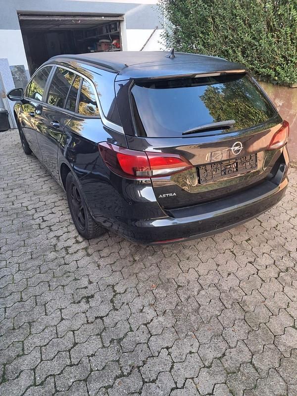 Schwarz Gebraucht 2016 Opel Astra Kombi | 5.850 € - Bild 1/4