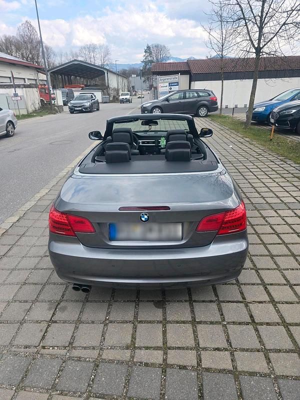 Gebraucht BMW 330 Cabriolet 300 PS (220 kW) 2012 Silber Cabrio