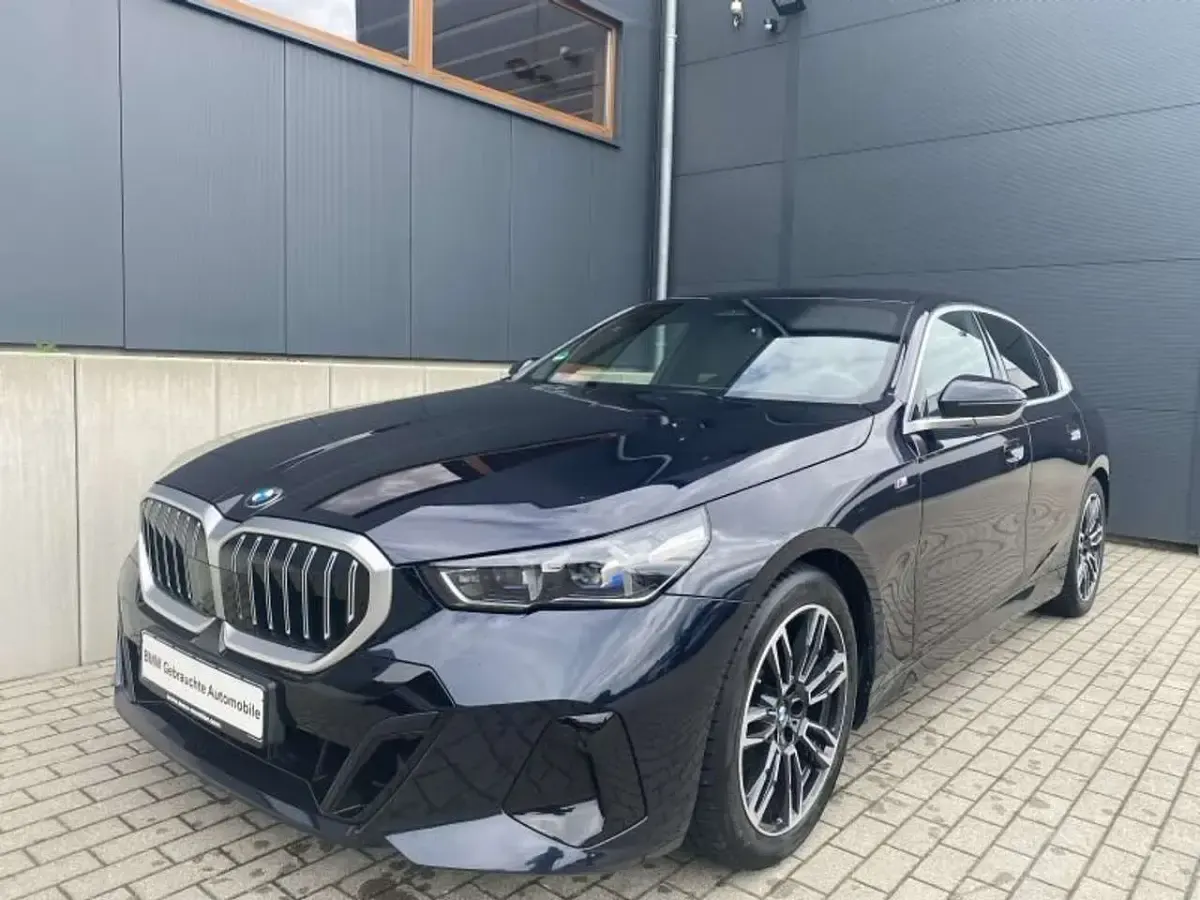 Gebraucht BMW 520 M Sport 197 PS (144 kW) 2024 Schwarz Limousine