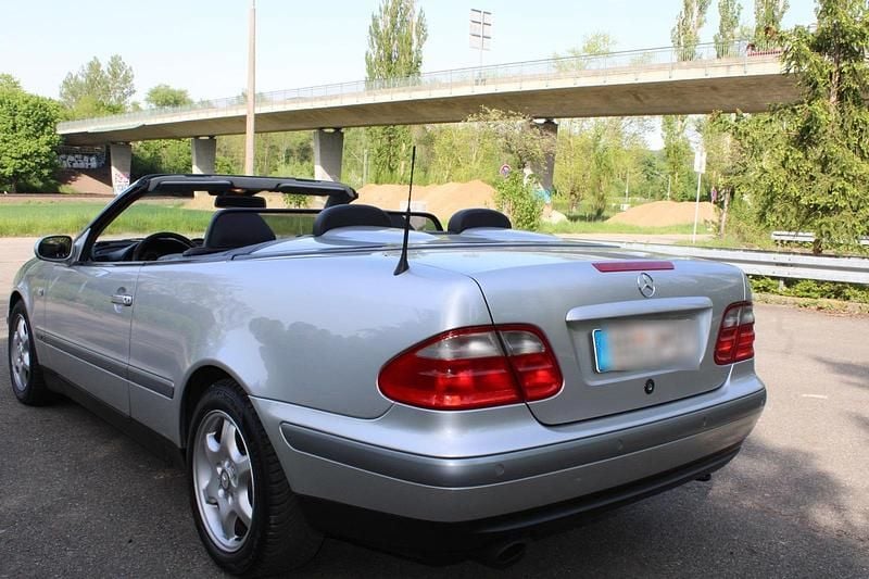 Silber Gebraucht 1998 Mercedes CLK320 Cabrio | 5.499 € (Fairer Preis) - Bild 1/4