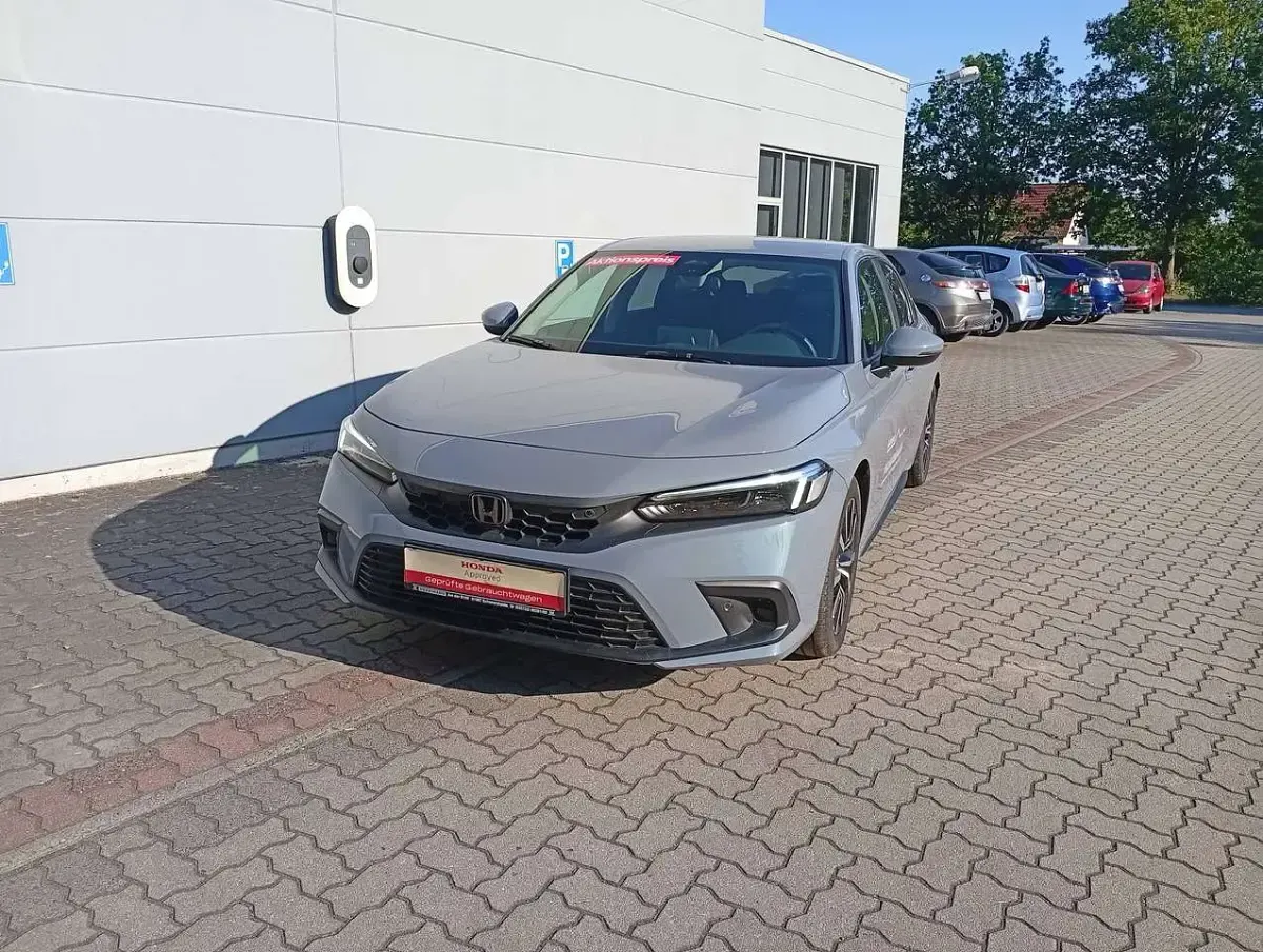 Gebraucht Honda Civic Elegance 184 PS (135 kW) 2024 Sonic grey pearl Limousine