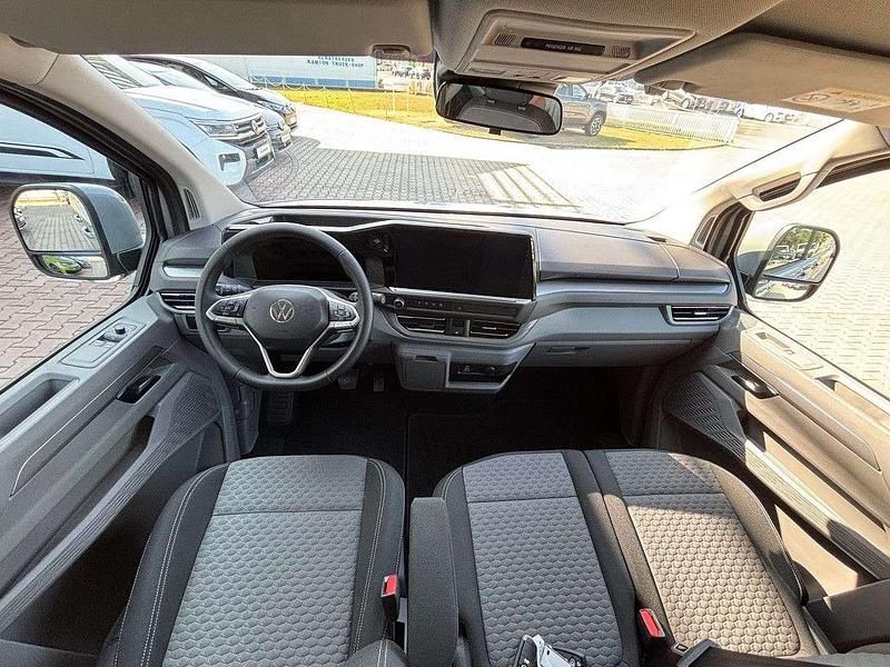Neu VW T7 Style 150 PS (110 kW) 2026 Stone grey Van