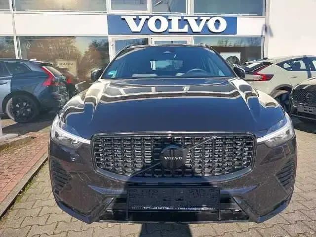 Second-hand Volvo XC60 Plus 250 CP (183 kW) 2025 Negru SUV