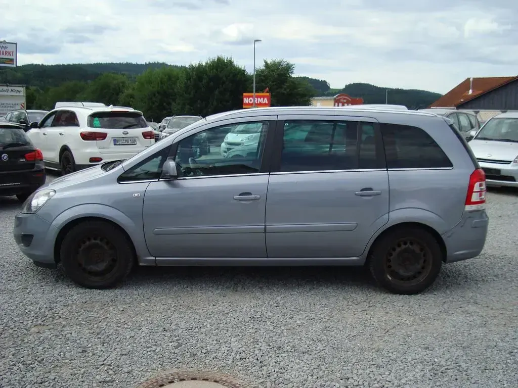 Gebraucht Opel Zafira Design Edition 125 PS (91 kW) 2011 Silber Van / Kleinbus
