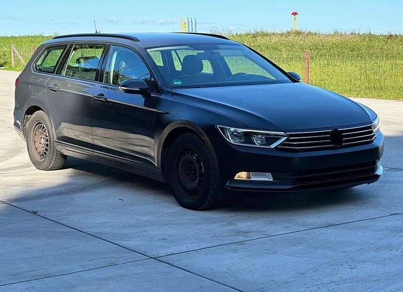 Grau Gebraucht 2019 VW Passat Kombi | 7.200 € (Superpreis) - Bild 1/4