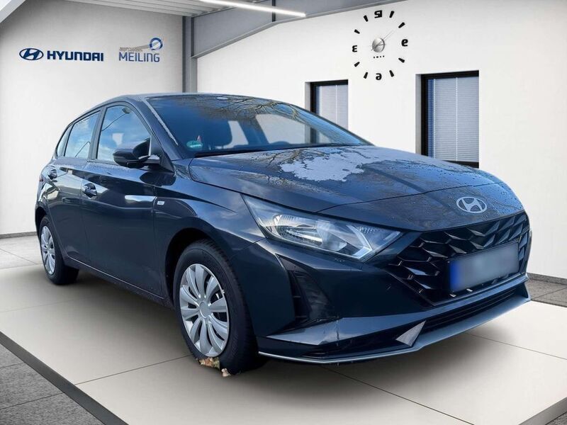 Grau Neu 2025 Hyundai i20 Trend Limousine | 24.800 € (Fairer Preis) - Bild 1/4