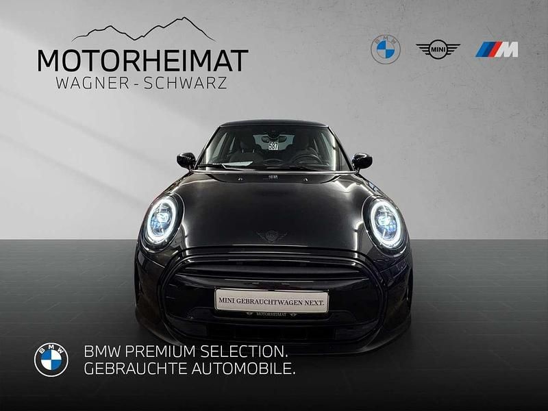 Gebraucht Mini Cooper Classic 136 PS (100 kW) 2024 Midnight black metallic Kleinwagen