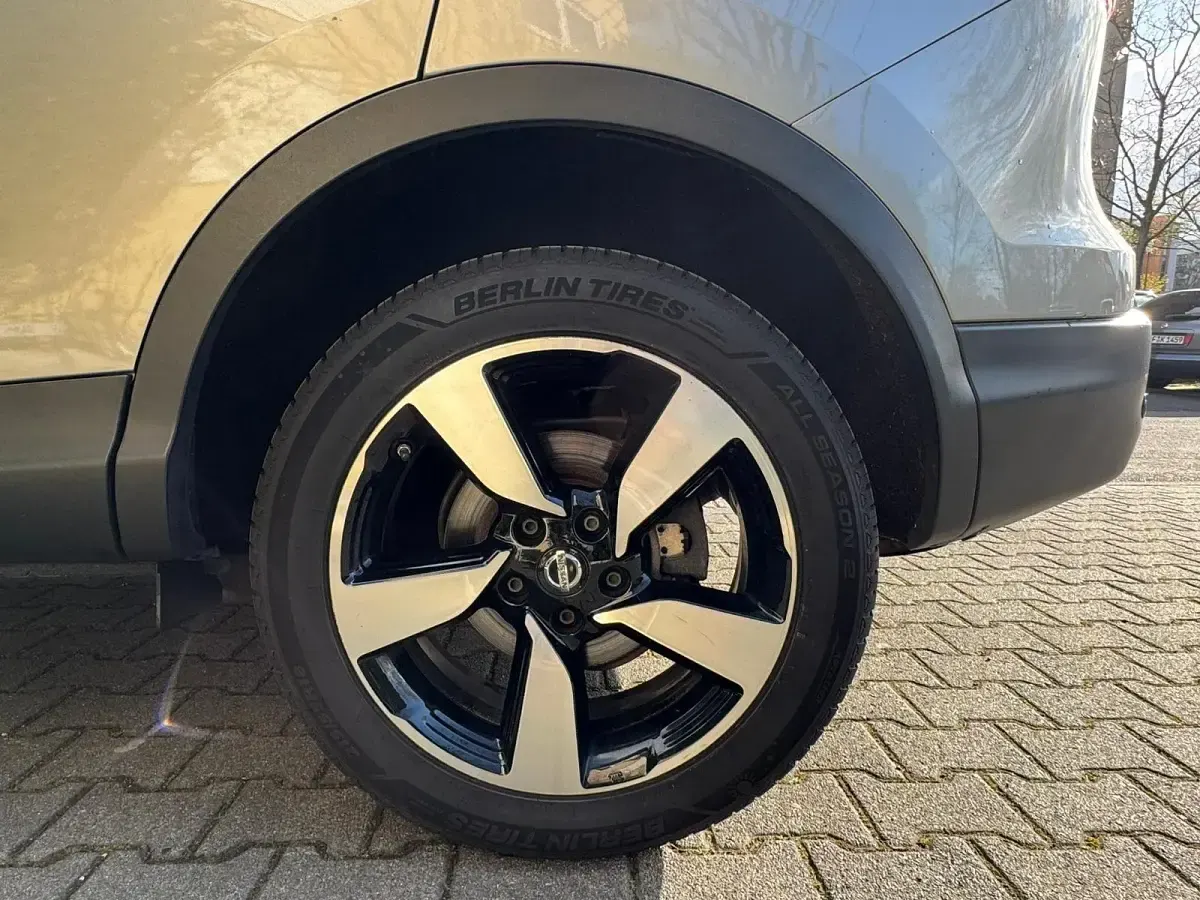 Gebraucht Nissan Qashqai N-Connecta 116 PS (85 kW) 2016 Grau SUV