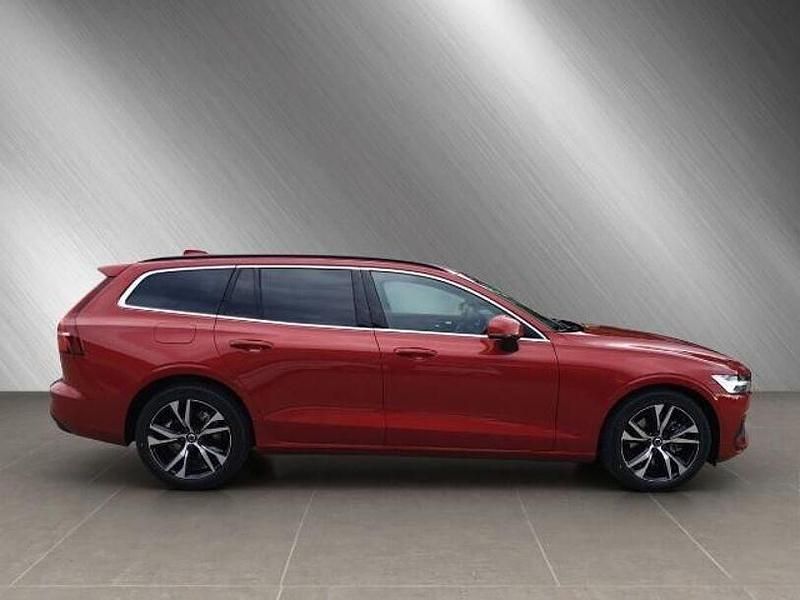 Gebraucht Volvo V60 Core 197 PS (144 kW) 2024 Rot Kombi