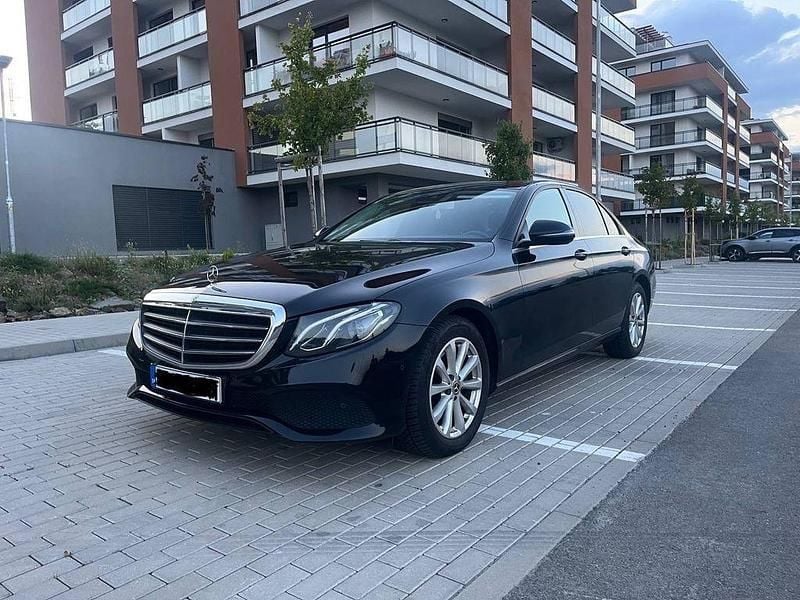 Schwarz Gebraucht 2019 Mercedes E220 Limousine | 17.000 € (Superpreis) - Bild 1/4