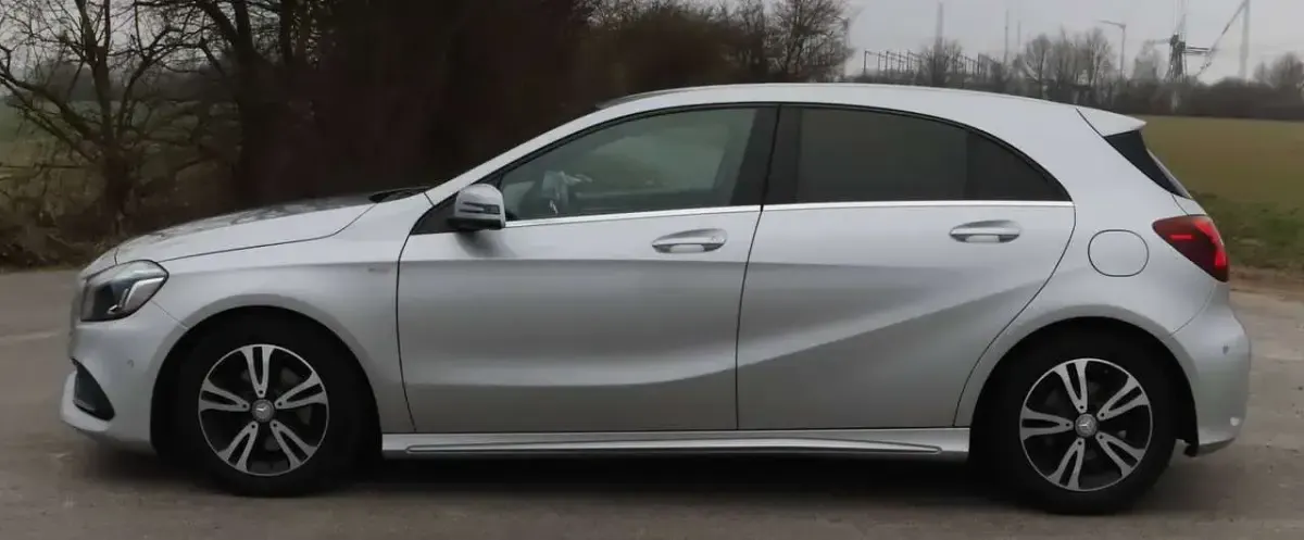 Gebraucht Mercedes A180 AMG line 122 PS (89 kW) 2016 Silber Kleinwagen