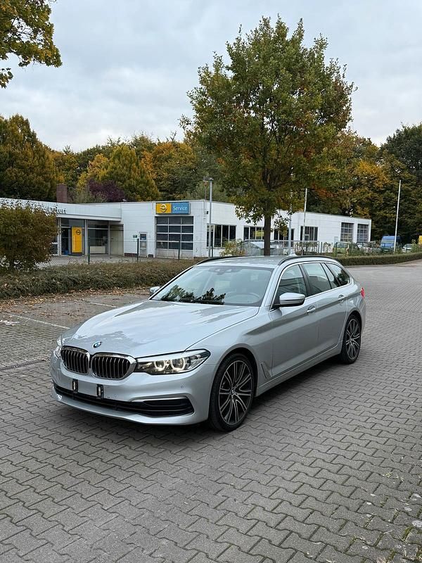 Silber Gebraucht 2018 BMW 530 Sport Line Kombi | 18.850 € (Superpreis) - Bild 1/4