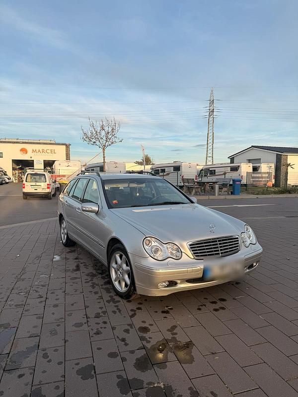 Silber Gebraucht 2003 Mercedes C180 Kombi | 3.000 € (Etwas zu teuer) - Bild 1/4