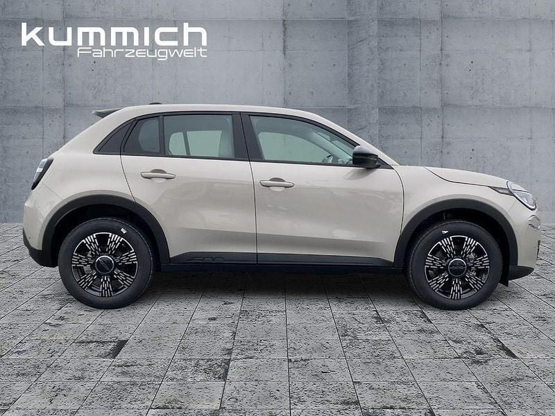 Neu Fiat 600 Icon 110 PS (80 kW) 2025 Beige Limousine