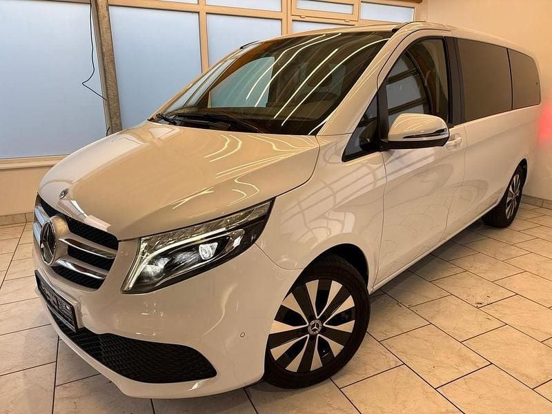 Bergkristallweiß metallic Gebraucht 2022 Mercedes V250 Van / Kleinbus | 46.499 € (Superpreis) - Bild 1/4