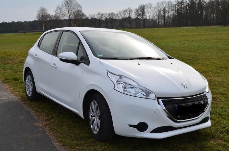 Weiß Gebraucht 2014 Peugeot 208 Kleinwagen | 6.100 € (Fairer Preis) - Bild 1/4