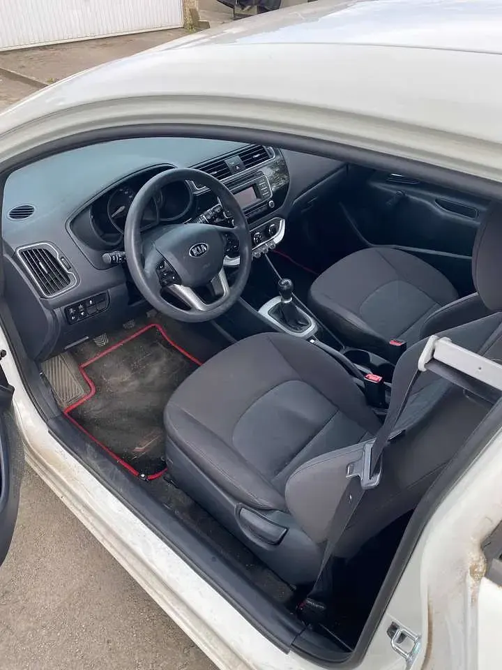 Gebraucht Kia Rio Start 84 PS (61 kW) 2014 Weiß Limousine