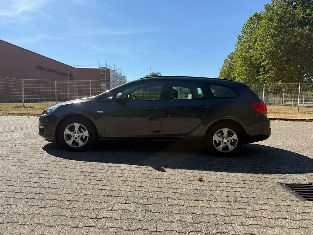 Gebraucht Opel Astra Edition 116 PS (85 kW) 2016 Grau Kombi