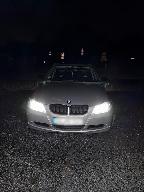 Silber Gebraucht 2006 BMW 320 Limousine | 2.299 € (Superpreis) - Bild 1/4