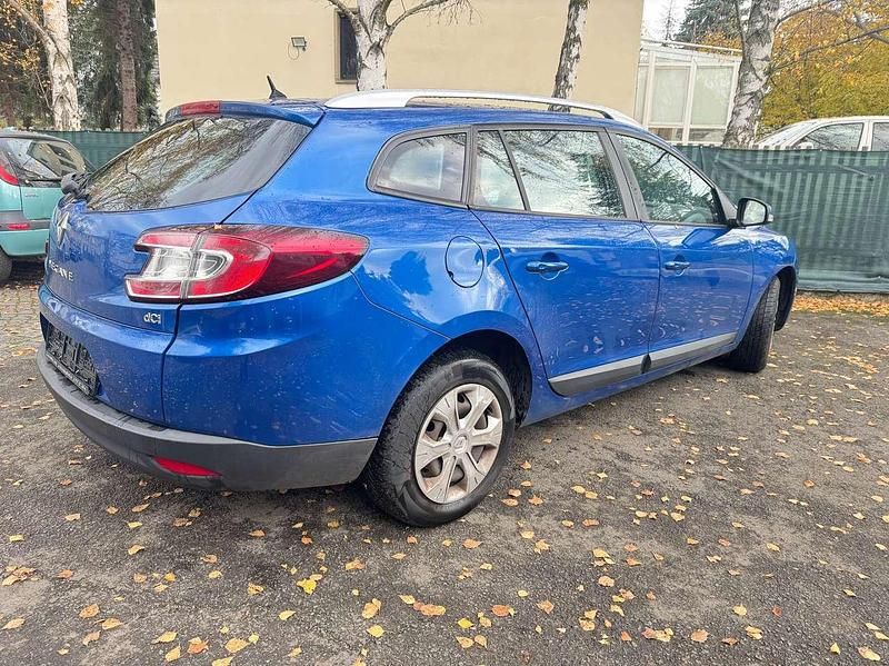 Gebraucht Renault Mégane GrandTour Expression 90 PS (66 kW) 2011 Blau Kombi