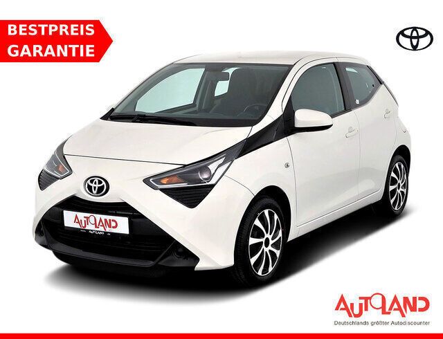 Weiß Gebraucht 2019 Toyota Aygo X-play Kleinwagen | 12.950 € (Etwas zu teuer) - Bild 1/4