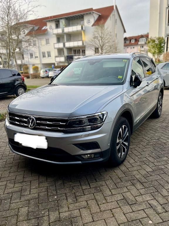 Grau Gebraucht 2019 VW Tiguan Allspace IQ Drive SUV | 22.750 € (Guter Preis) - Bild 1/4