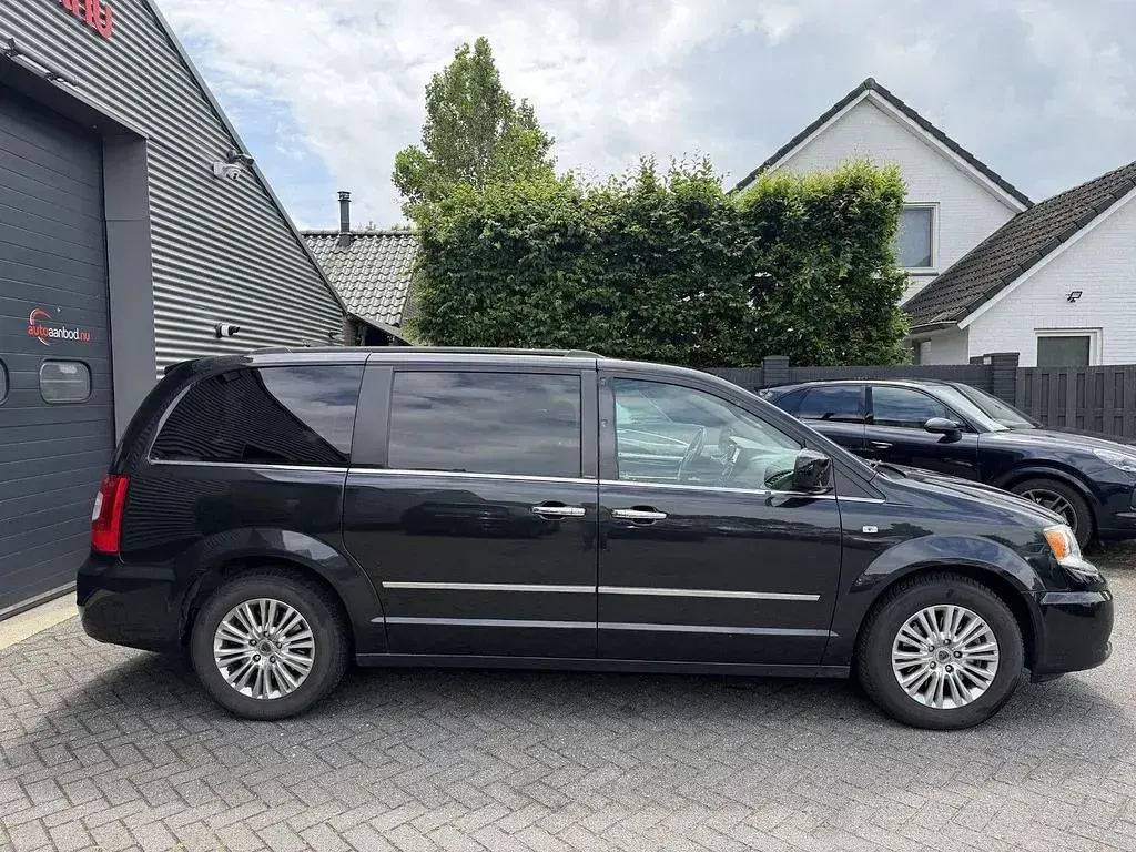 Gebraucht Lancia Voyager Gold 163 PS (119 kW) 2012 Schwarz Van / Kleinbus